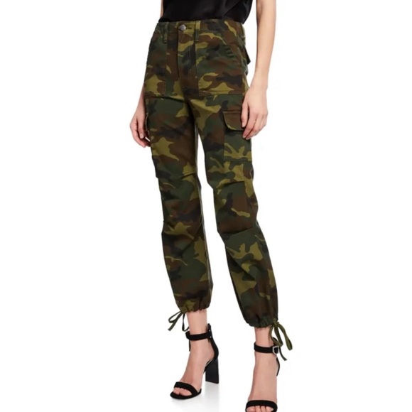 Alice + Olivia NWOT cropped camp cargo pants - Picture 1 of 15